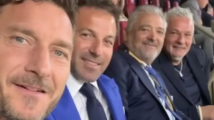 Da sinistra Totti, Del Piero, Altobelli e Baggio in tribuna per la finale - © www.giornaledibrescia.it