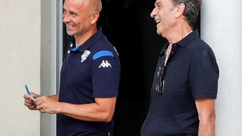 Vecchio corso: Eugenio Corini e Massimo Celino sorridenti  - © www.giornaledibrescia.it