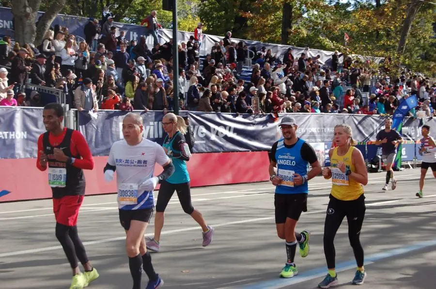 Folla di runner da Brescia a New York per la maratona