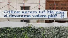 Lo striscione dei "Brescia 1911" appeso di fronte alla sede del Brescia Calcio - Foto Gianluca Magro © www.giornaledibrescia.it