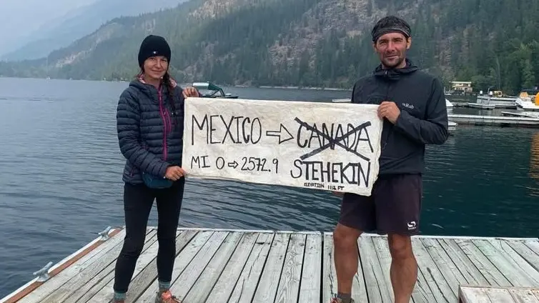 Monica e Karlos alla fine della loro avventura a Stehekin, nello Stato di Washington - Foto © www.giornaledibrescia.it