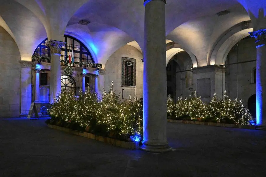 Brescia e le luminarie di Natale, la suggestione di piazza Loggia