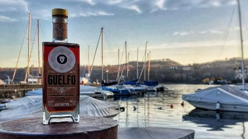 L’azienda bresciana Guelfo Spirit festeggia il primo lustro di vita - Foto dal profilo Instagram di Amaro Guelfo (@amaro_guelfo)