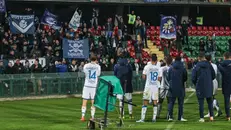 Il Brescia saluta i suoi tifosi dopo la partita contro la Ternana - Foto New Reporter Nicoli © www.giornaledibrescia.it