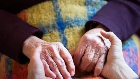 L'assistenza agli anziani - Foto © www.giornaledibrescia.it