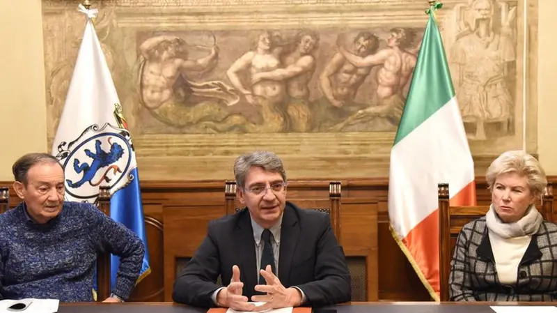 Da sinistra l’assessore Fabio Capra, il sindaco Emilio Del Bono e l’assessore Diletta Scaglia