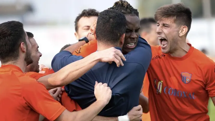 Enock Barwuah esulta con i compagni dopo un gol - © www.giornaledibrescia.it