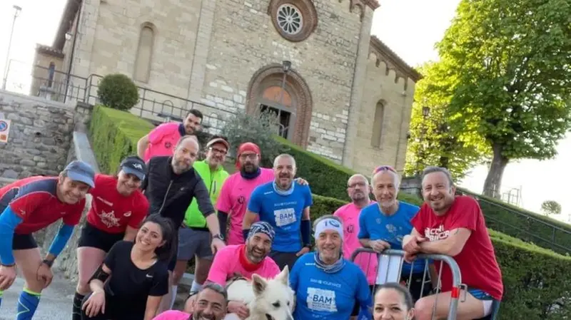 Foto di gruppo per atleti della Runners Capriolese in occasione di una gara - © www.giornaledibrescia.it