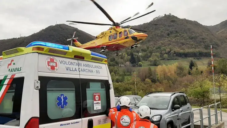 L'arrivo dell'elisoccorso a Lumezzane - Foto © www.giornaledibrescia.it
