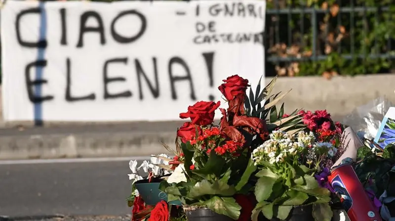 Il dolore per il femminicidio di Elena Casanova - © www.giornaledibrescia.it