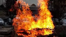 Il «fuoco dei morti» è una tradizione antica di Collio - © www.giornaledibrescia.it