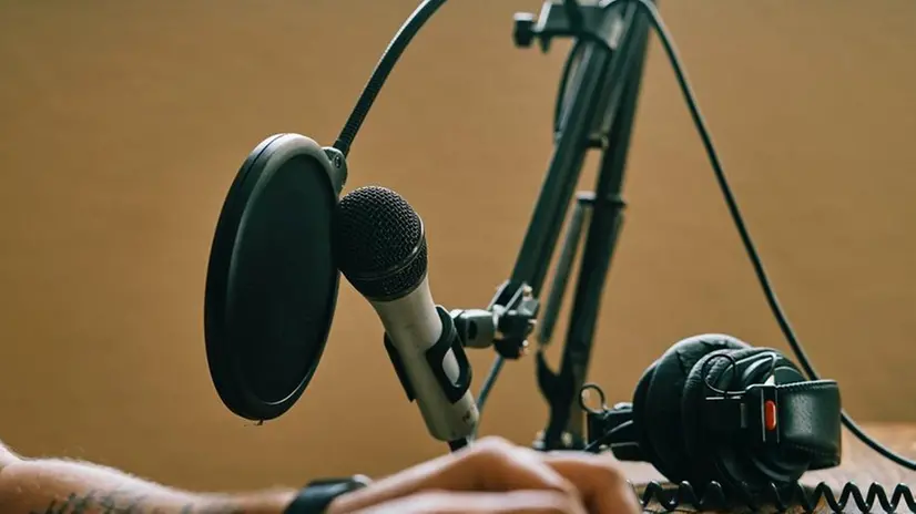 Cuffie e microfono: un nuovo modo di fare giornalismo
