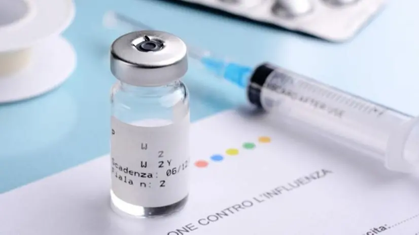 Siringa e vaccino - Foto © www.giornaledibrescia.it