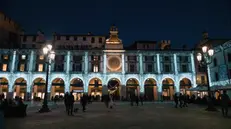 Brescia e le luminarie di Natale, la suggestione di piazza Loggia - Foto Marco Ortogni/Neg © www.giornaledibrescia.it