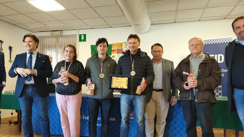 Campionato italiano di Dama, la premiazione dei bresciani vincitori - Foto Federazione Italiana Dama