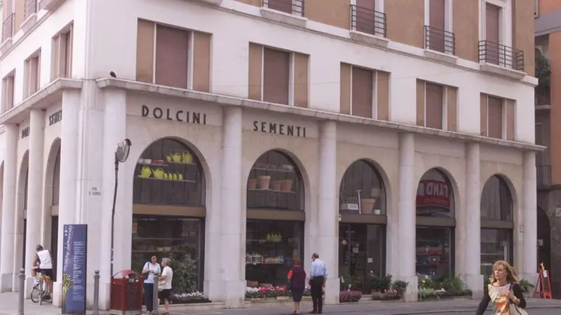 Uno scatto di Dolcini Sementi in via Verdi nel 2003 - Foto New Eden Group © www.giornaledibrescia.it