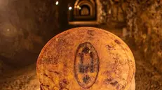Una forma di formaggio Brè - © www.giornaledibrescia.it