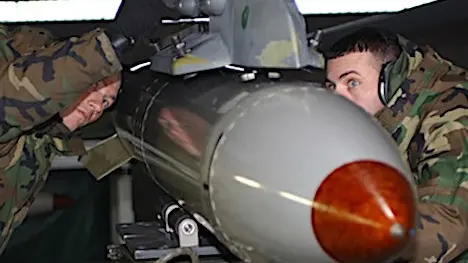 Una bomba tattica nucleare a caduta B61 come quelle che sarebbero stoccate a Ghedi - Foto tratta dal sito Fas.org