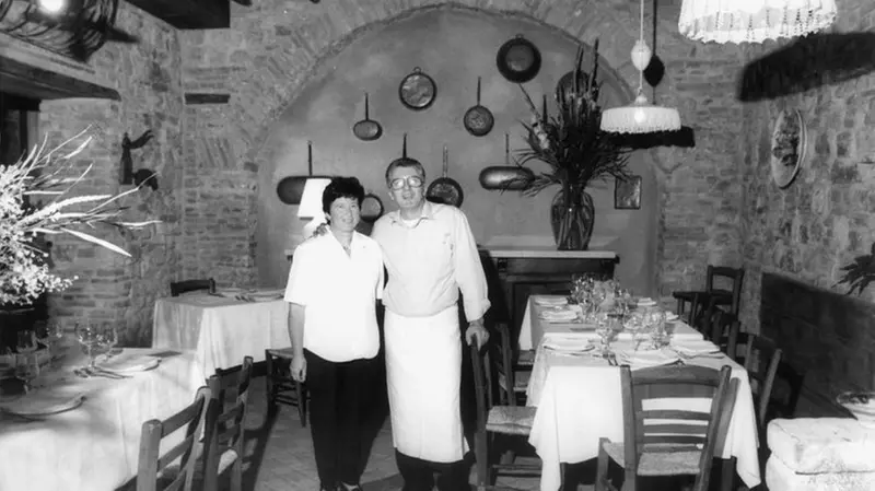 Il titolare della gastronomia in via Trento Raoul Porteri nel 1995 - New Eden Group © www.giornaledibrescia.it