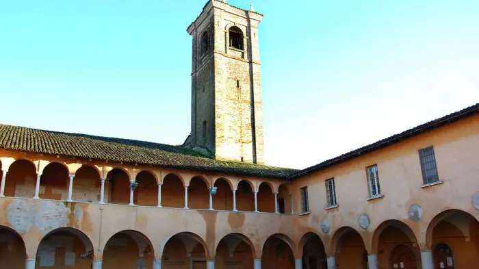 Il chiostro della chiesa di Santa Maria della Rosa a Calvisano - Foto archivio Proloco Calvisano © www.giornaledibrescia.it