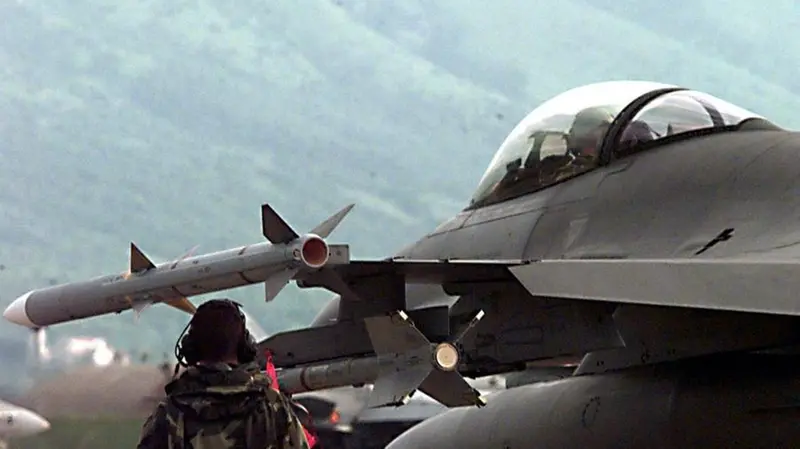 Un F16 americano rischierato in Friuli, ad Aviano - Foto Ansa © www.giornaledibrescia.it