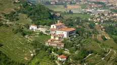 Il complesso del convento dell'Annunciata di Rovato sul pendio del Monte Orfano - © www.giornaledibrescia.it