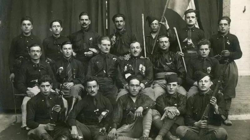 Un gruppo di squadristi fascisti bresciani, in partenza per la Marcia su Roma