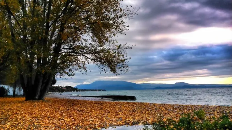 Il paesaggio del Lago di Garda in autunno - Foto di photoclick63 da Zoom © www.giornaledibrescia.it