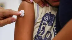 La vaccinazione di un bimbo - © www.giornaledibrescia.it