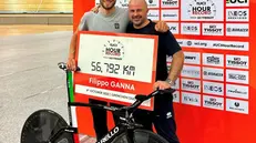 Il campione e il meccanico: Filippo Ganna con Giovanni Carini - Foto © www.giornaledibrescia.it