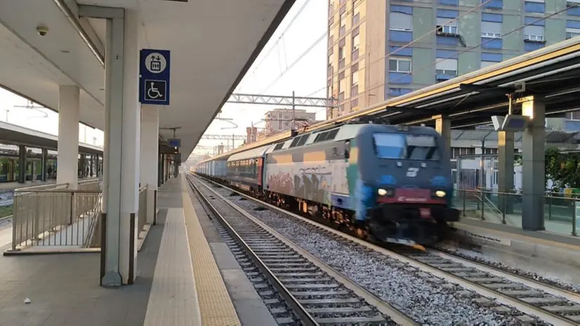 Brescia, treno carico di materiale «esplosivo» in transito