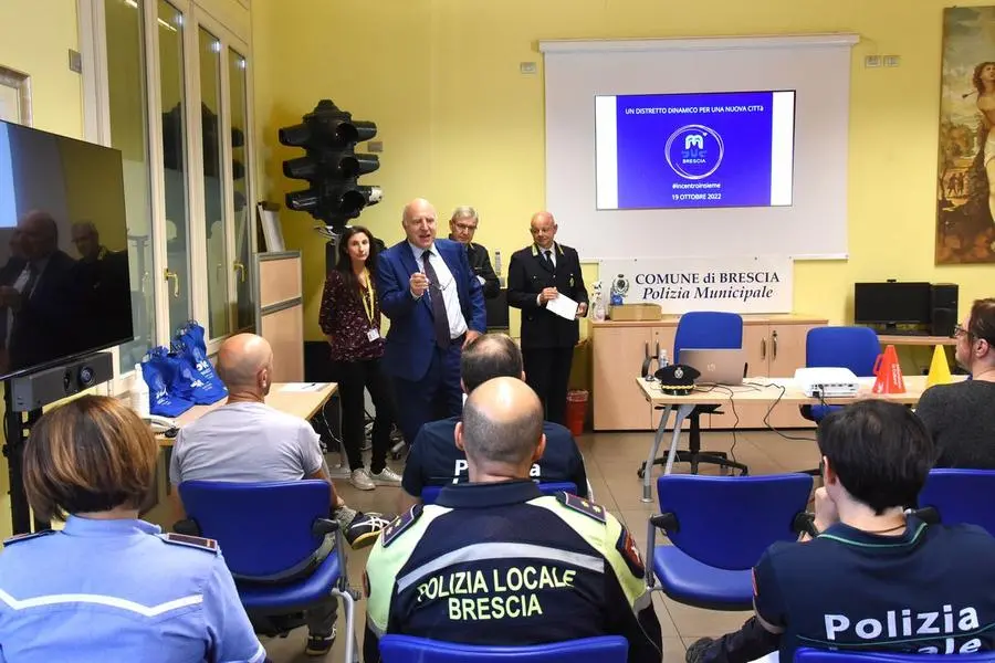 Alcuni momenti dell'incontro al Comando di via Donegani