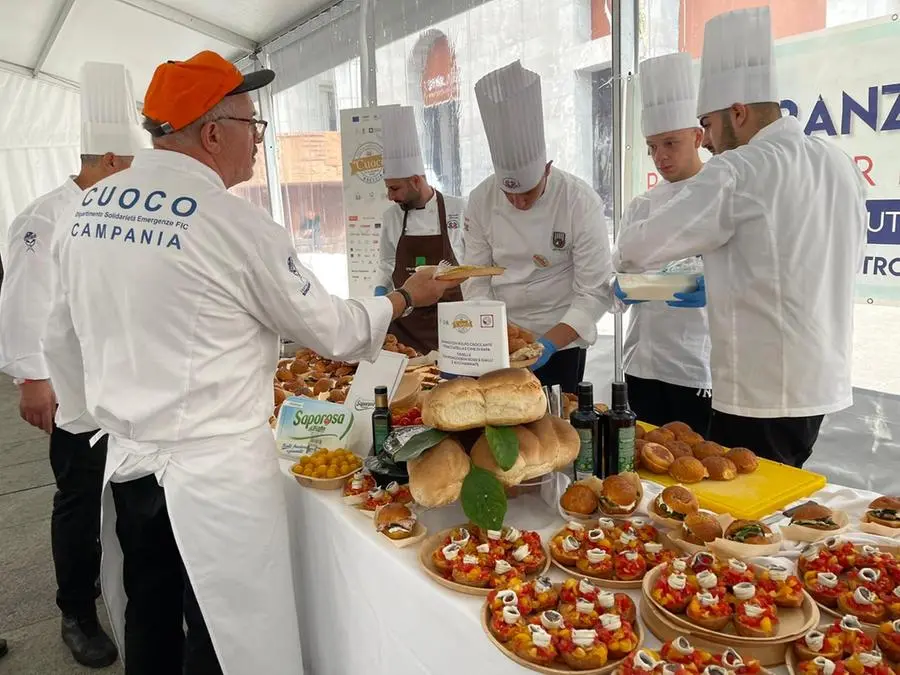 In piazza Vittoria allestita la postazione per il buffet delle regioni