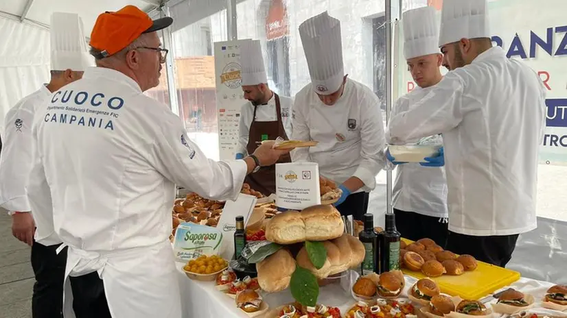 In piazza Vittoria allestita la postazione per il buffet delle regioni