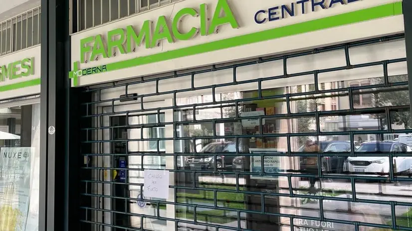 La Farmacia Centrale in piazza Leonardo da Vinci - © www.giornaledibrescia.it
