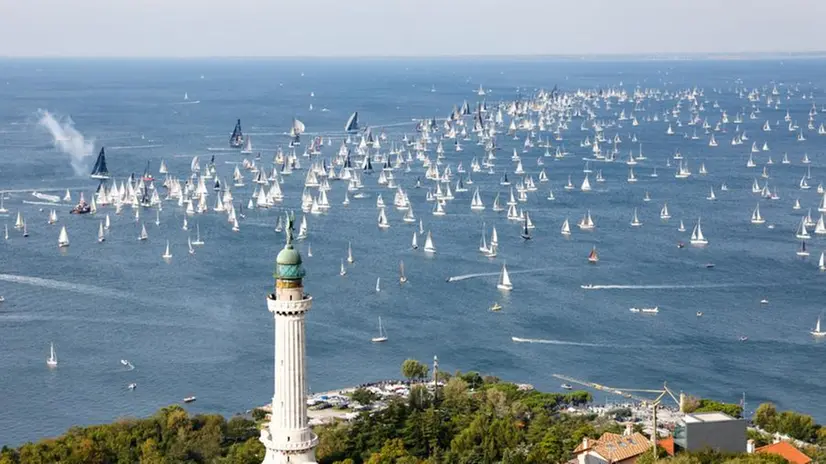 La 54esima edizione della gara di vela Barcolana a Trieste