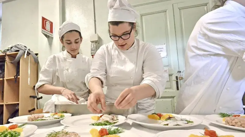 Catering e cene servono a far fronte alle spese