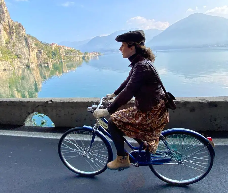 Lacustre, il giro del lago d'Iseo per bici d'epoca fa il pienone