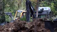 Ruspe al lavoro nei terreni dove erano sepolti 8 milioni di euro - Foto © www.giornaledibrescia.it