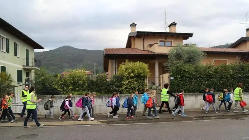 Il pedibus ha delle vere e proprie fermate dove si «raccolgono» i bimbi