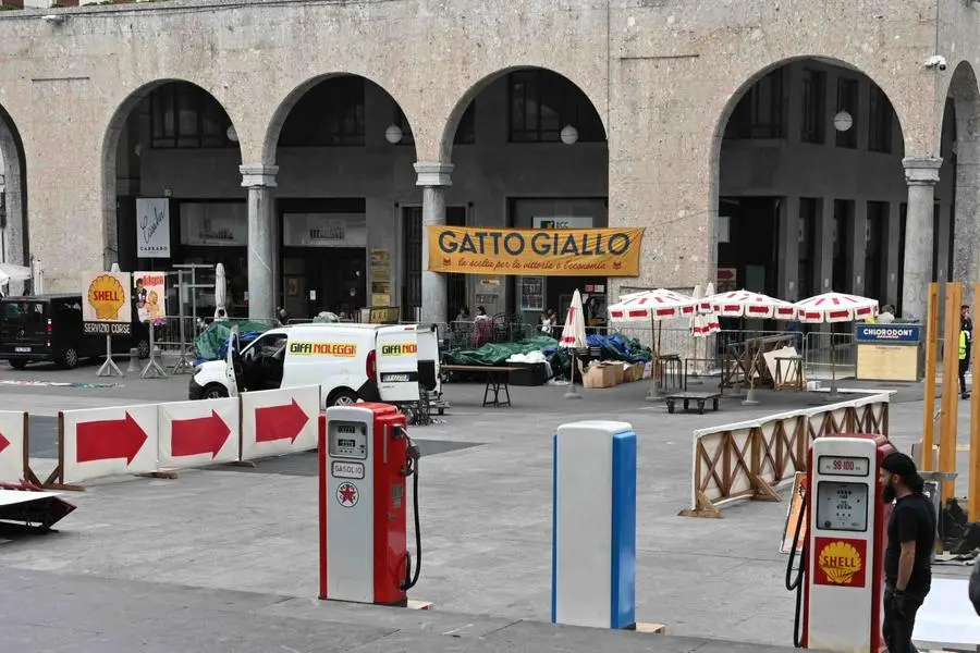 Il set del film Ferrari in piazza Vittoria