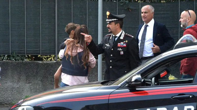 Il bambino sano e salvo - Foto Gabriele Strada/Neg © www.giornaledibrescia.it