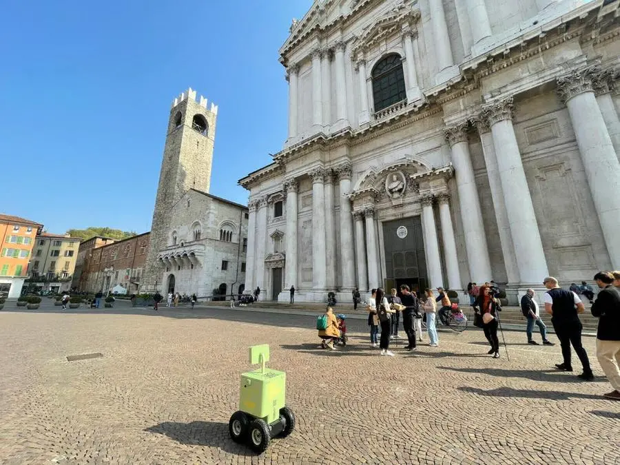 Il robot Gibot in piazza Paolo VI