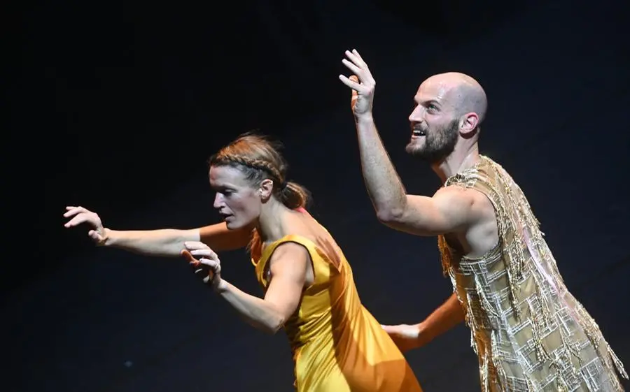 Lo spettacolo «Lovetrain2020» al Teatro Grande