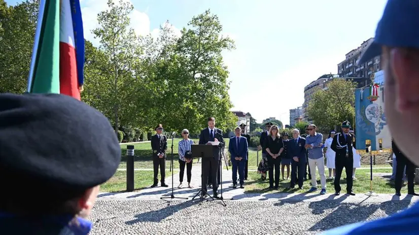 La cerimonia al parco Torri Gemelle