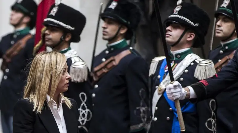 La presidente del Consiglio arriva a Palazzo Chigi - Foto Ansa © www.giornaledibrescia.it