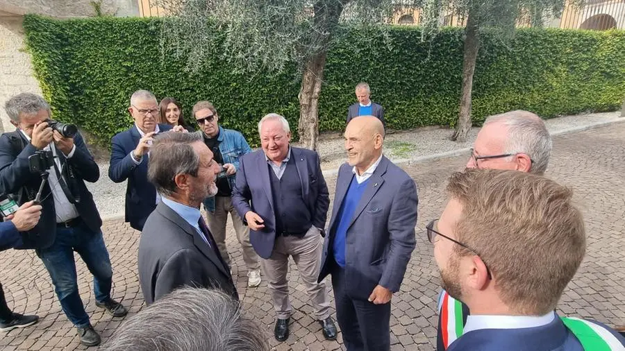 Il presidente della Lombardia Attilio Fontana con Giordano Bruno Guerri in visita al Vittoriale