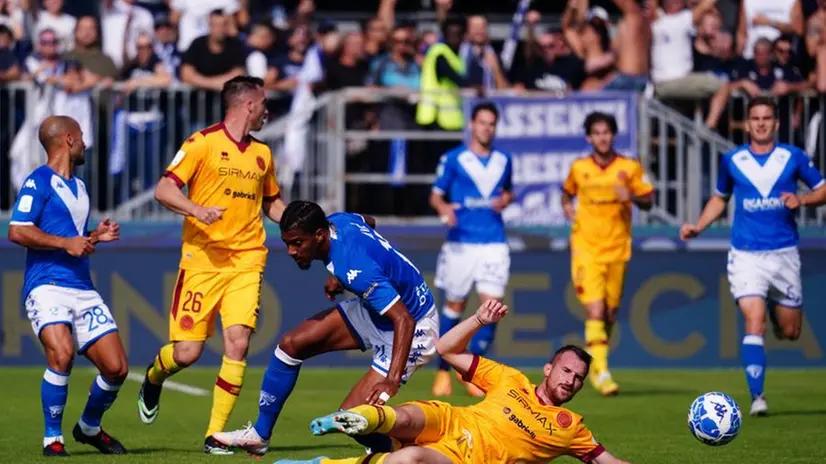 Il Brescia in campo al Rigamonti contro il Cittadella