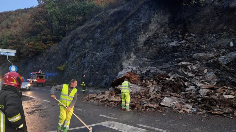 Smottamento sulla statale 39 a Corteno Golgi