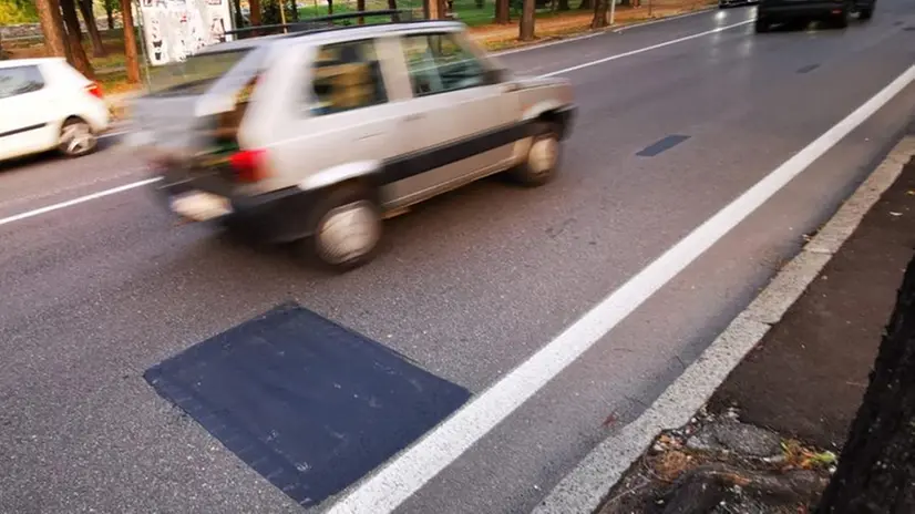 Via Turati, cancellata la ciclabile «fantasma»